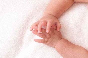 核酸　赤ちゃんの綺麗な手は新陳代謝から
